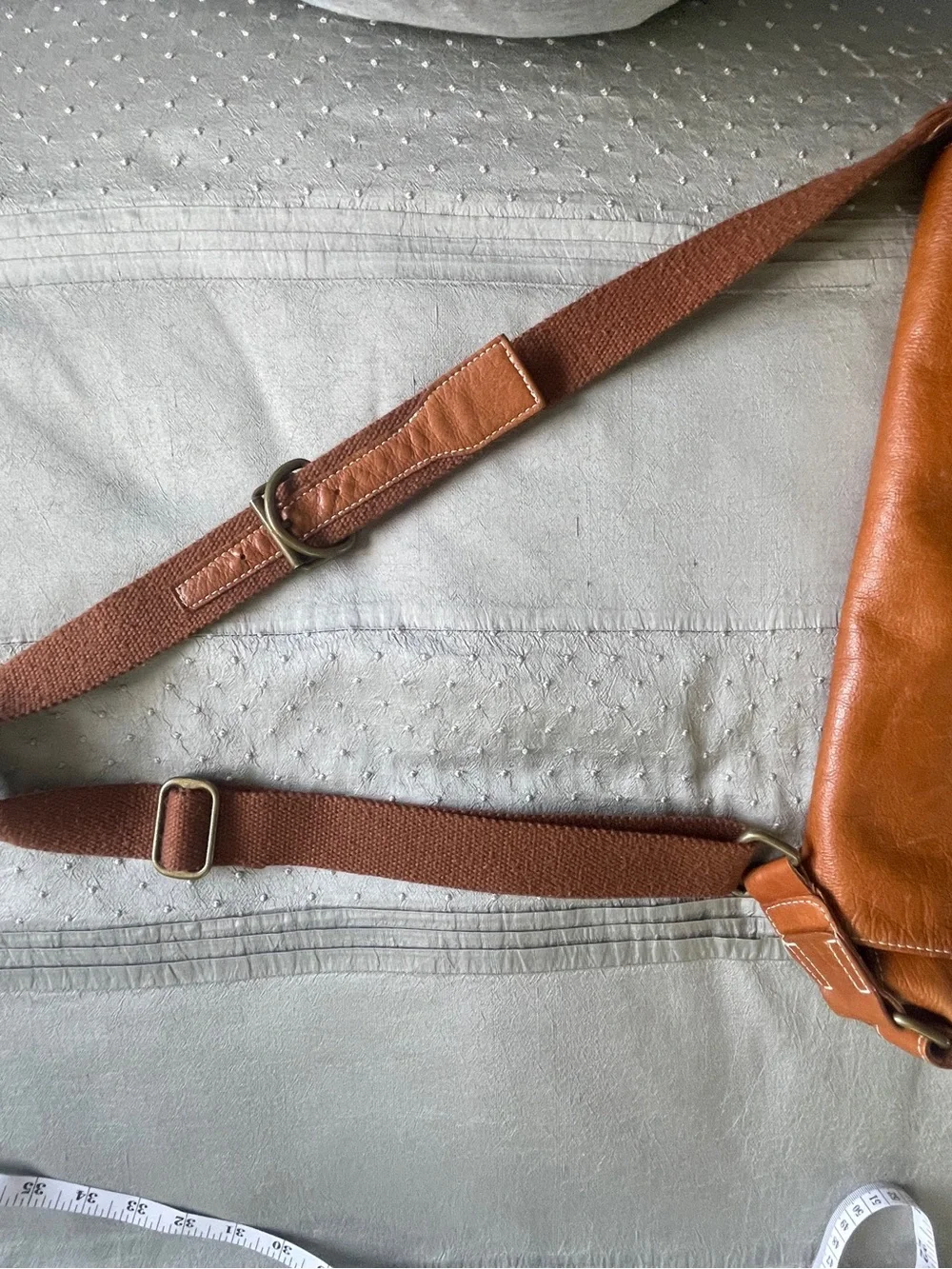 Perry Ellis this messenger